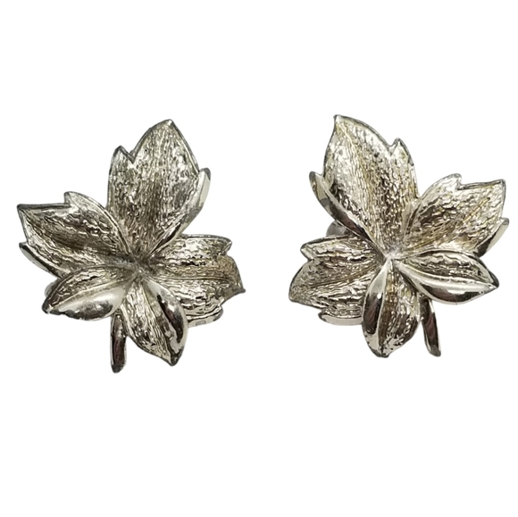 CORO VINTAGE 1950S SILVERTONE MAPLE LEAF CLIP ON EARRINGS - Picture 3 of 5